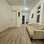 Hostal Nostalgia Time